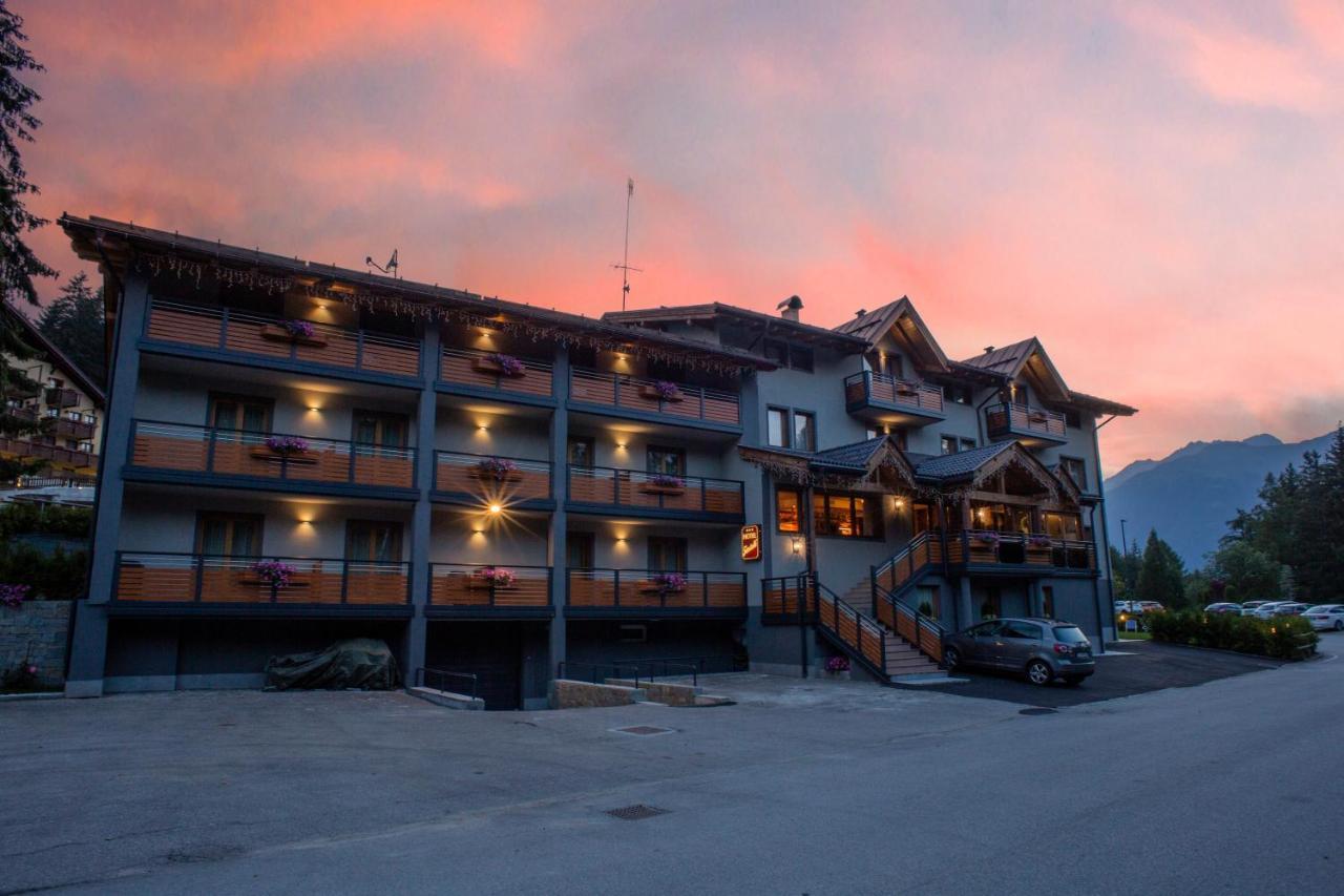 Hotel Fantelli Folgarida Buitenkant foto