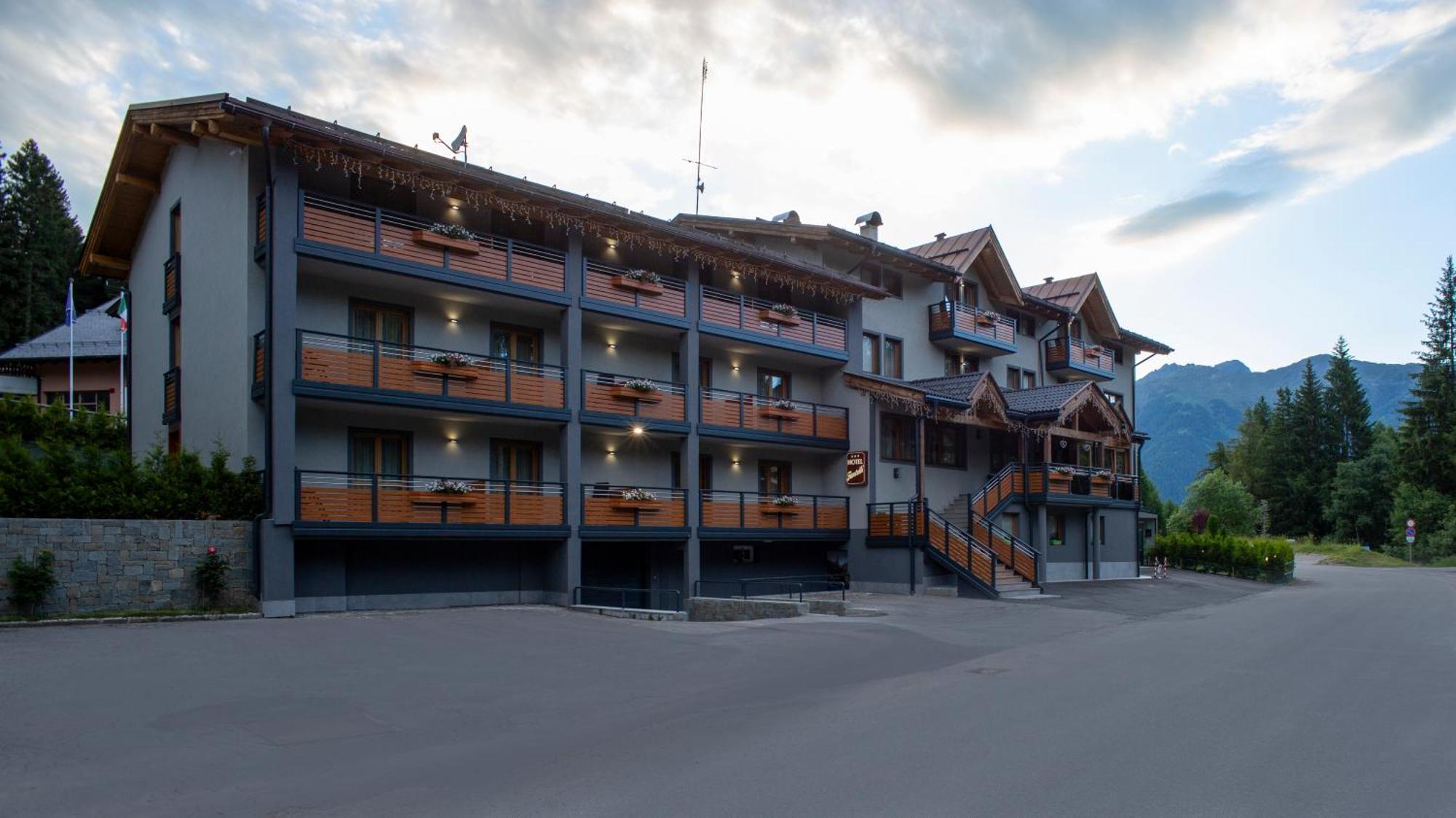 Hotel Fantelli Folgarida Buitenkant foto