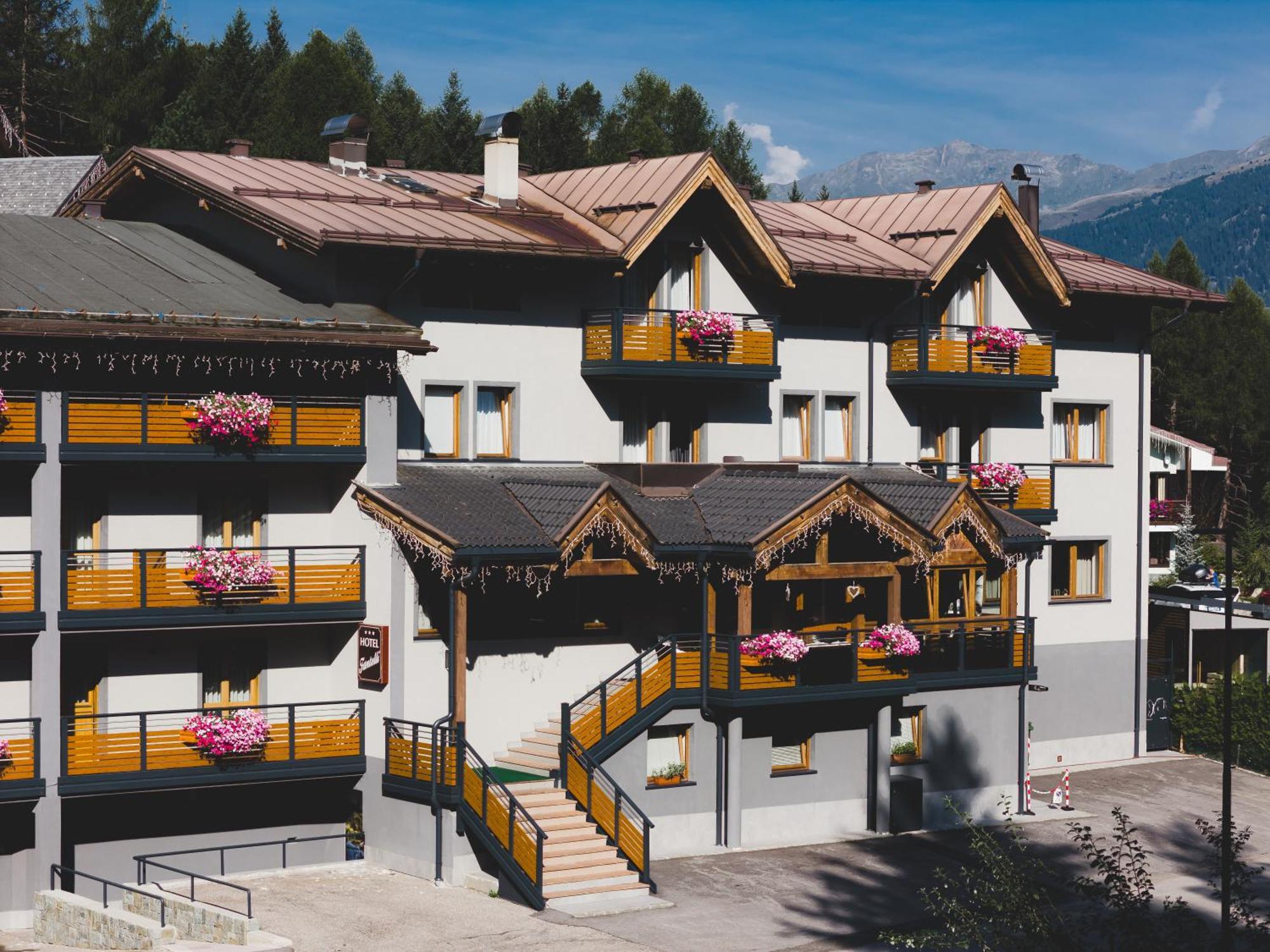 Hotel Fantelli Folgarida Buitenkant foto